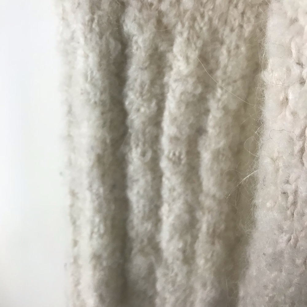Wearing your ❤️ on your sleeve -Wool thick sweater - Picture 4 of 6